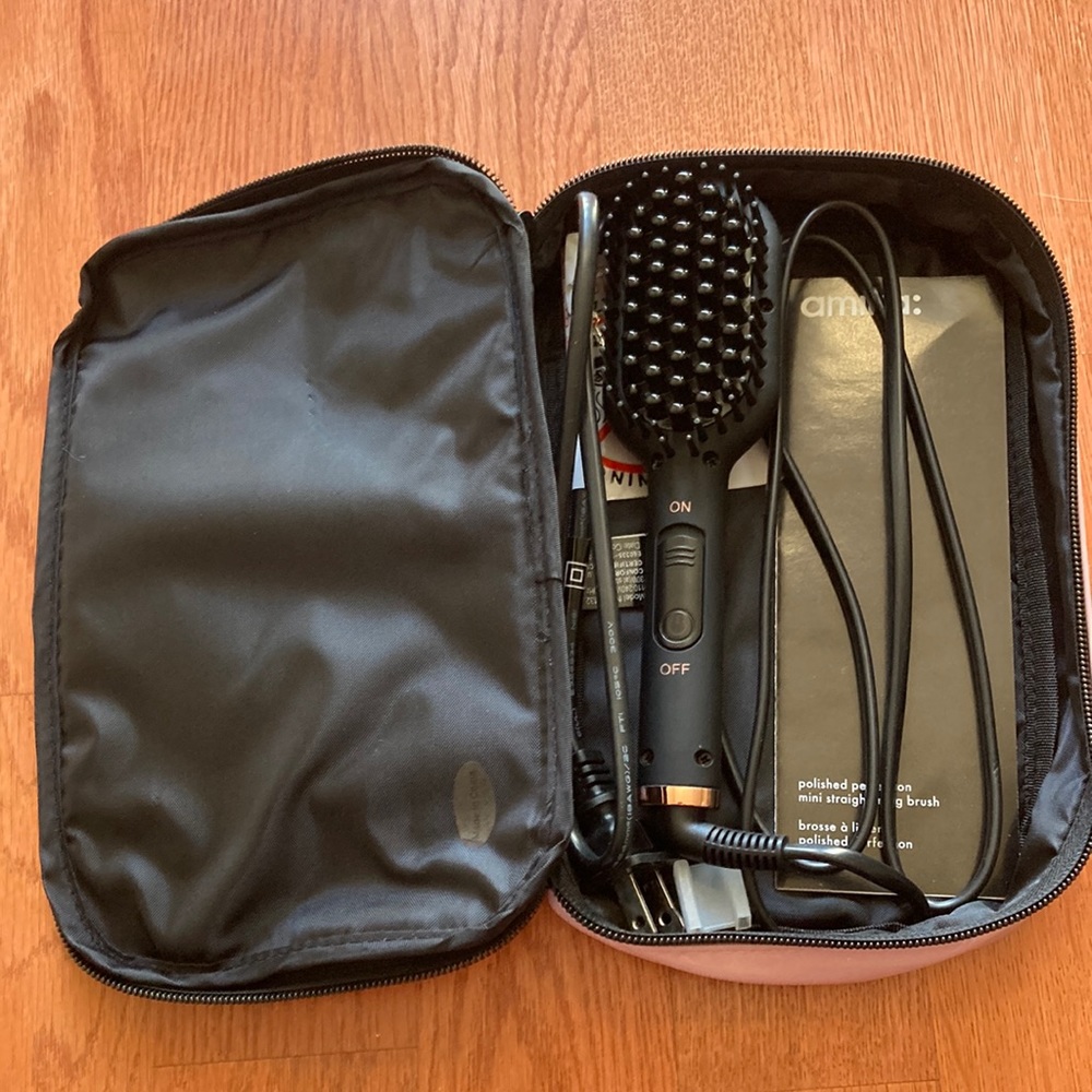 Amika polished perfection mini straightening brush